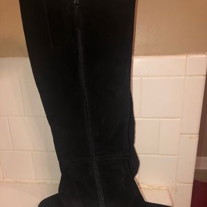 Black suede, platform boot sz 12M